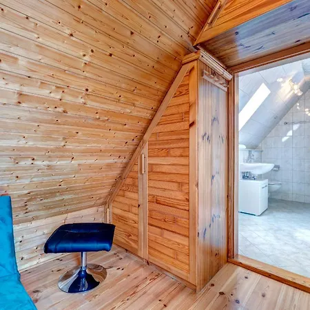 Lägenhet Renate Dachgeschosswohnung 4 *